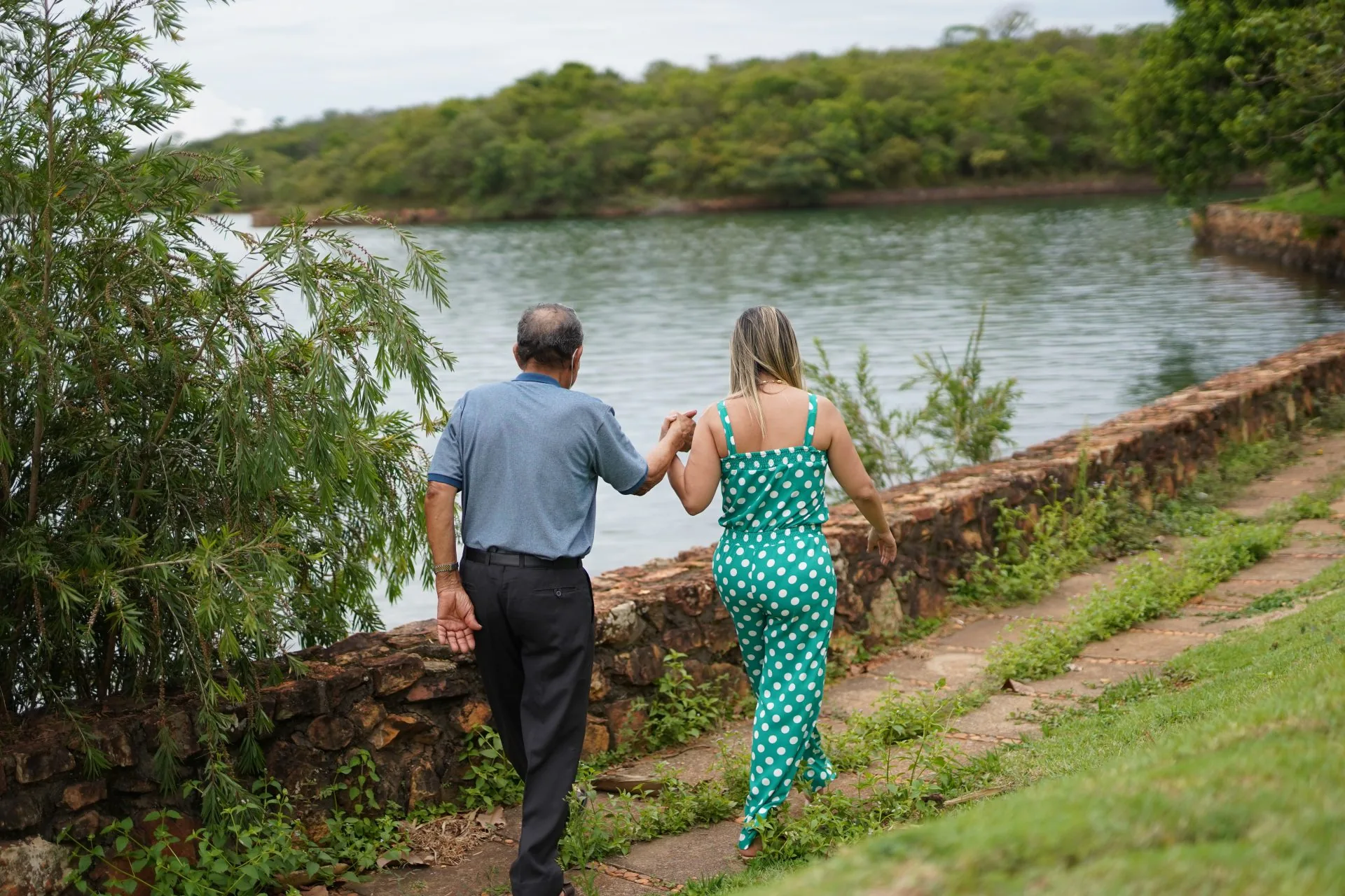 Quais as vantagens de caminhar toda manhã?